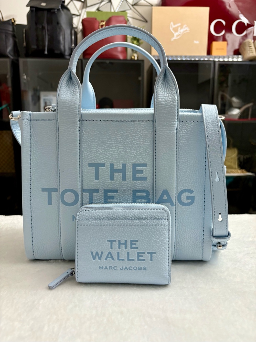 MARC JACOBS THE LEATHER MEDIUM TOTE BAG & MATCHING WALLET — BABY BLUE